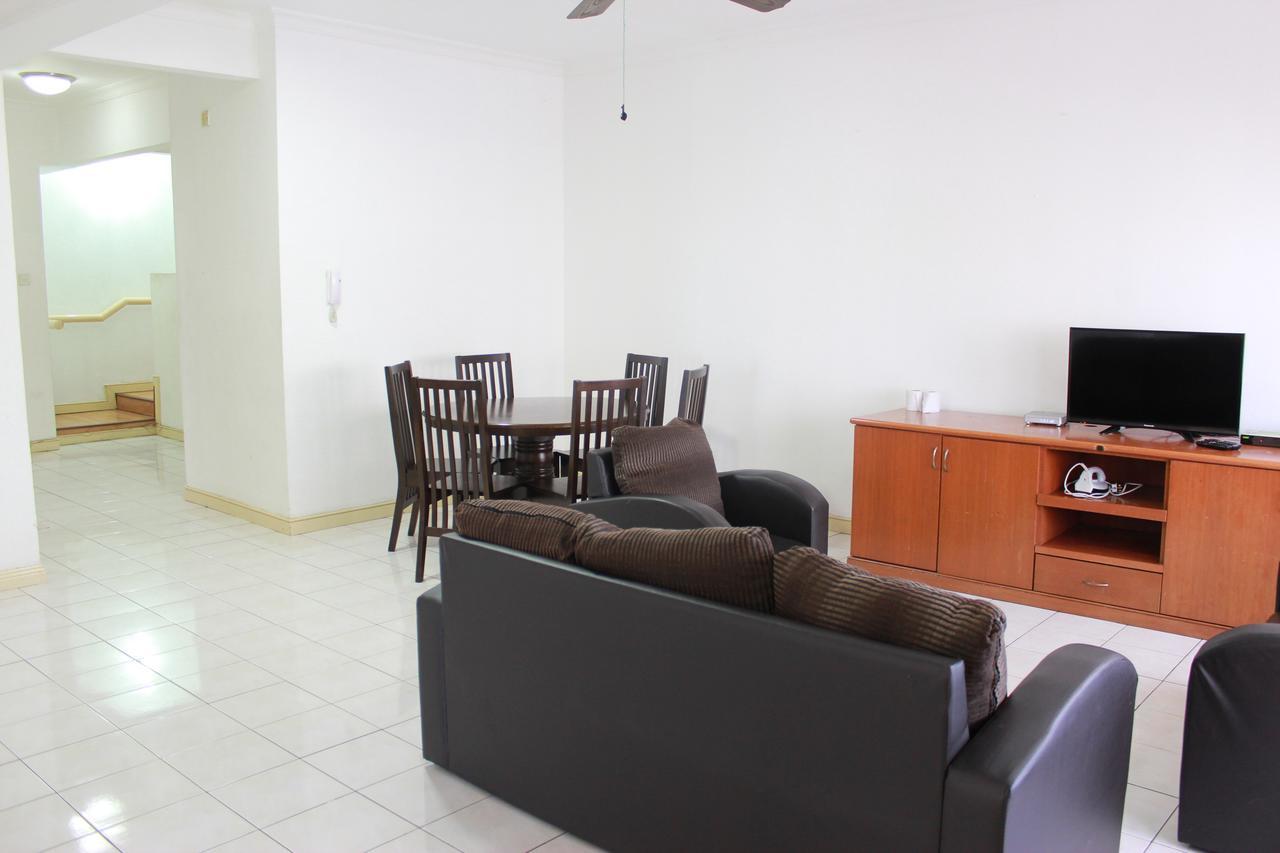 Marina Court, Kota Kinabalu, Sabah Villa ภายนอก รูปภาพ